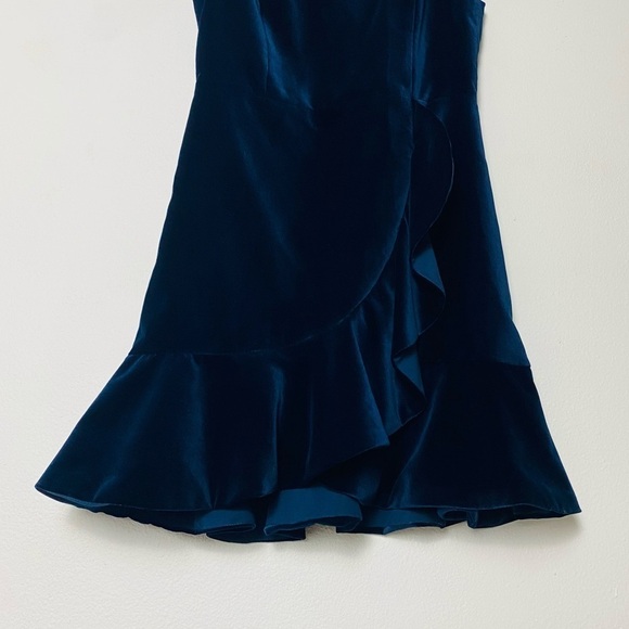 ALICE + OLIVIA Enid Ruffle Short Sleeve Cocktail Velvet Mini Dress Navy Size 2 - Picture 8 of 16